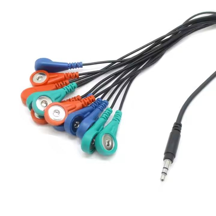متخصص در مونتاژ کابل‌های پزشکی سفارشی، با طراحی ماهرانه توسط Wire Harness برای کنترل دقیق سیگنال در سیستم‌های تزریق