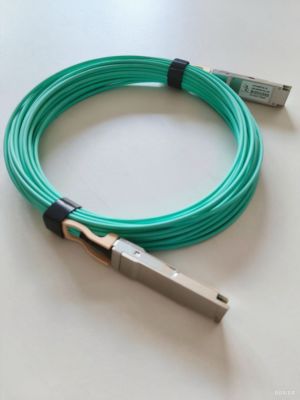تولیدکننده سیم‌کشی ارائه دهنده مجموعه‌های پرسرعت QSFP-40G با طراحی کابل سفارشی برای مراکز داده، با ویژگی‌های یکپارچگی سیگنال کم‌افت و محافظ EMI